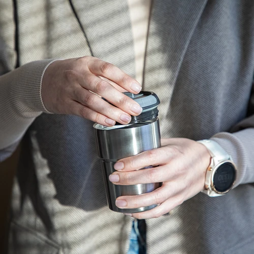Moinho de café – elétrico, de mós, com cafeteira e copo - 18