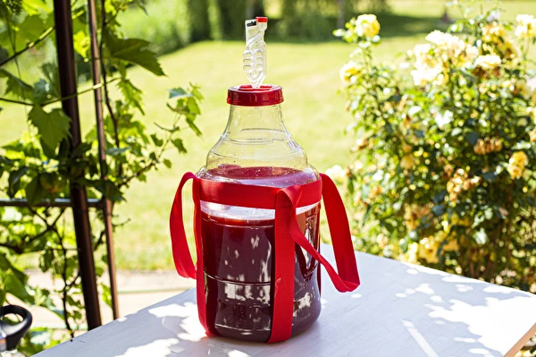 Como fazer vinho passo a passo?