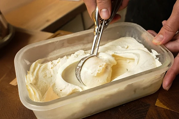 Gelado de natas com um toque de conhaque