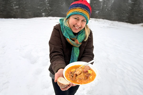 Kwaśnica fumada no caldeirão — uma festa aromática vinda do fogo
