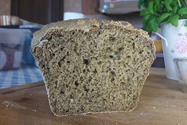 Pão caseiro sem glúten com farinha de cânhamo