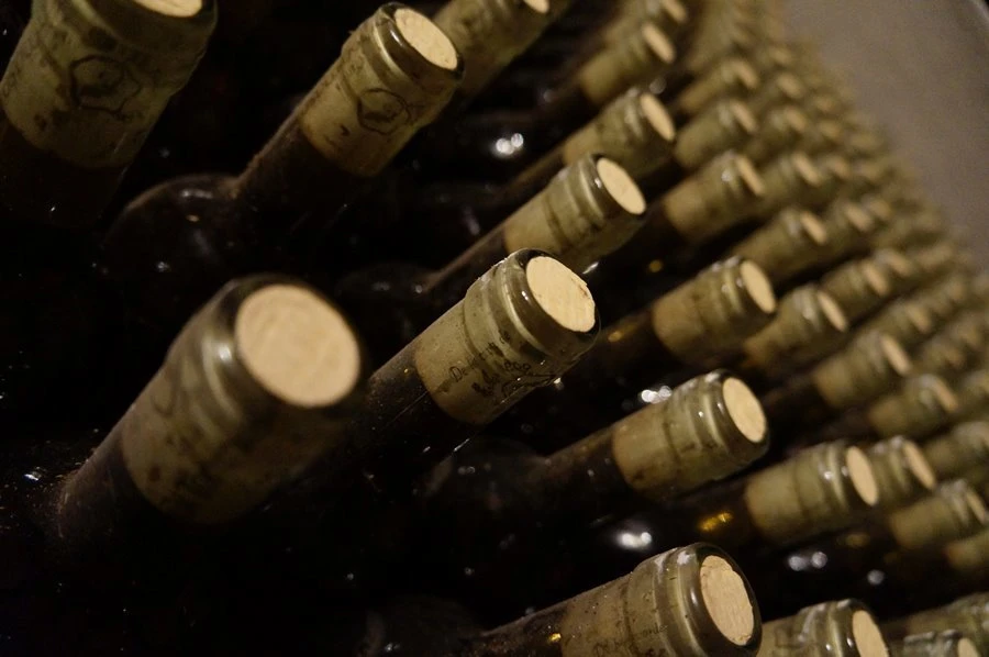 Como rolhar vinho?