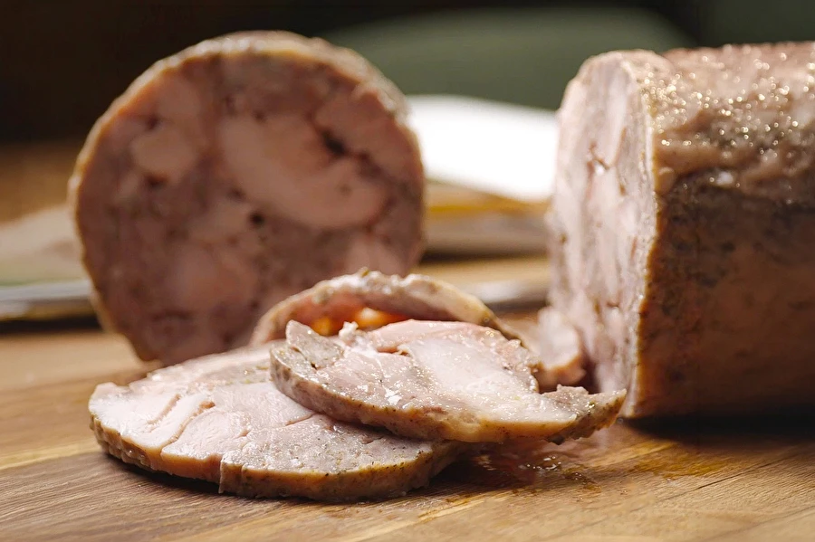 Fiambre caseiro de porco com coxa de frango