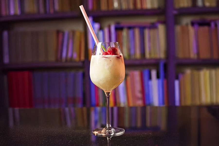 Browin Przepiśnik - Pina NoLada – cocktail exótico sem álcool